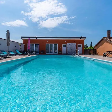 Pula, Istria 12 Apartment